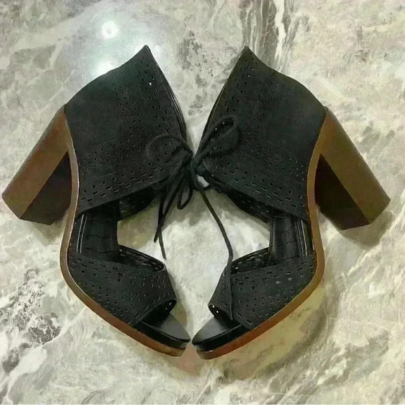 Gianni Bini Shoes - Gianni Bini Shoes Womens Size 9.5 Black Block Heel Lace Leather Peep Toe Cutout